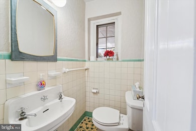 559 Broadview Rd, Upper Darby, PA 19082 - photo 6