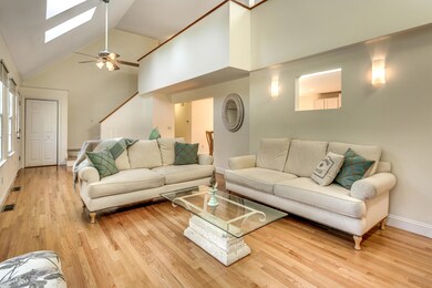 10_Living_Room-5
