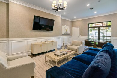 1670 e Broad Common-9