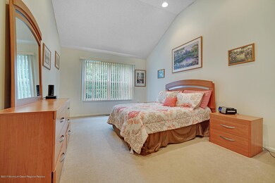42 Watson Ct Howell NJ 07731-large-022-2