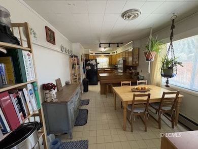 Dining to Kitchen