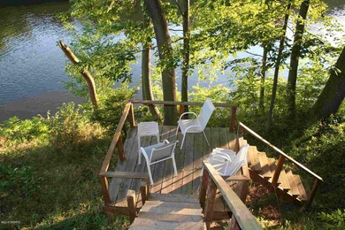 Bluff Deck