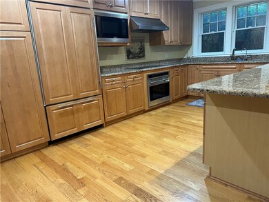 35 Knowles Ct unit 102, Jamestown, RI 02835 - photo 2