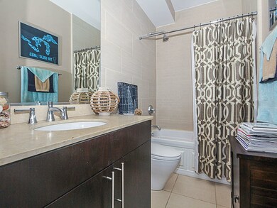 1510 W Roscoe St unit 2W, Chicago, IL 60657 - photo 7