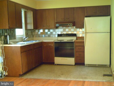 8517 Pineway Dr, Laurel, MD 20723 - photo 6