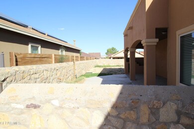 812 Desert Sky Dr, Horizon City, TX 79928 - photo 6