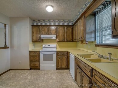 904 W 24th St, Ada, OK 74820 - photo 7