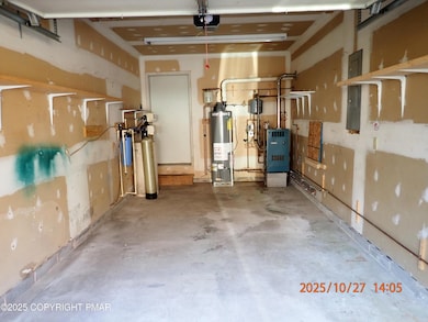 1131 Thunder Dr, Pocono Summit, PA 18346 - photo 5