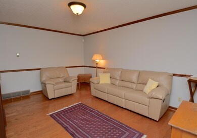 5009 Comstock Dr, Columbus, OH 43232 - photo 3