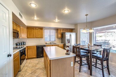 Kitchen w Eat In