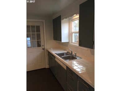 1847 W 9th Place, Eugene, OR 97402 - photo 5