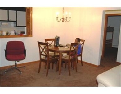 6 Hallmark Gardens unit 11, Burlington, MA 01803 - photo 3