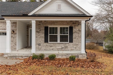 1811 Lake Dr unit 1025, Winston-Salem, NC 27127 - photo 4