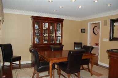 519 Cloverleaf Ct, Naperville, IL 60565 - photo 2