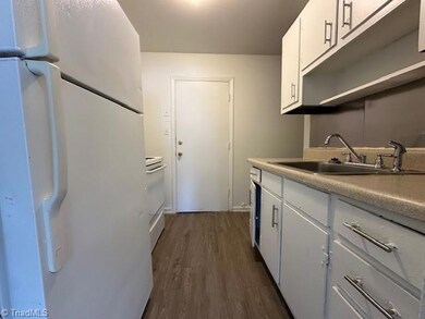 1815 McKnight Mill Rd unit B, Greensboro, NC 27405 - photo 3