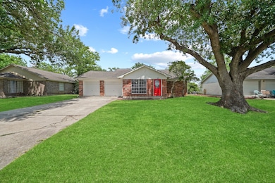 3813 Wood Sorrel Dr, Dickinson, TX 77539 - photo 2