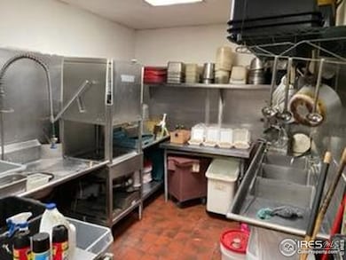 over 1000 sq ft kitchen ares