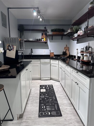 Country Club Manor unit 2F, Freeport, NY 11520 - photo 5