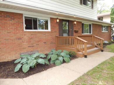 1229 Vinewood Dr, Columbus, OH 43229 - photo 3