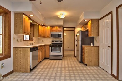 368 Renwood Ct, Hamlin, PA 18427 - photo 7