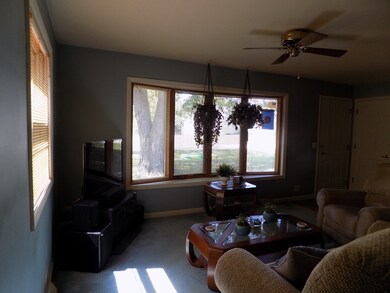 113 Castlewood Dr, Carpentersville, IL 60110 - photo 3