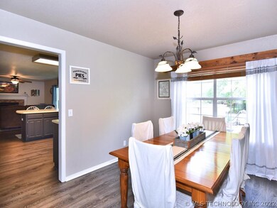 Flowing Floorplan to Open Kitchen & Family Room