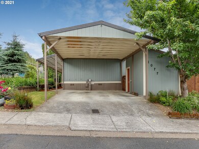 1077 SW Clawson Cir, Troutdale, OR 97060 - photo 2