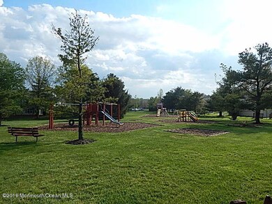 42 Lindsay Ct unit 8, Freehold, NJ 07728 - photo 4