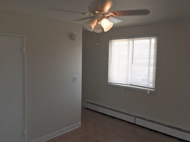 661 Yeoman St unit U4, Waukegan, IL 60085 - photo 6