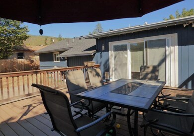 Deck 2 - Southern Oregon Homes