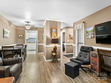 531 Courtwood Ln unit 2, Hendersonville, NC 28739 - photo 2