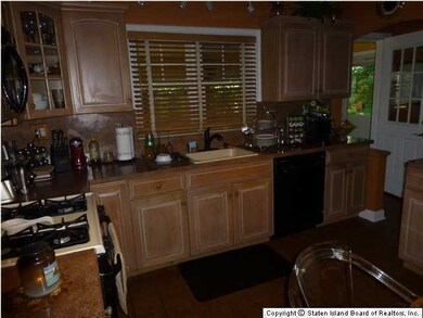 115 Cheshire Place, Staten Island, NY 10301 - photo 7