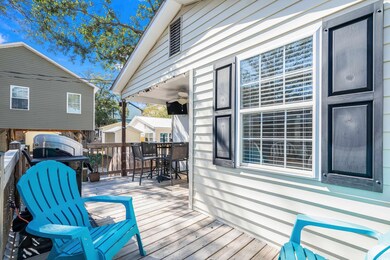Deck with outdoor dining area