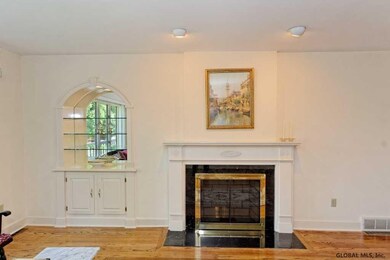 1209 Carlyle Dr, Schenectady, NY 12309 - photo 5