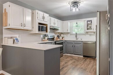 11917 W 49th St, Shawnee, KS 66216 - photo 7