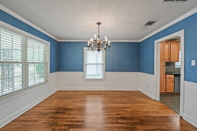 1070 W 43rd St, Houston, TX 77018 - photo 6