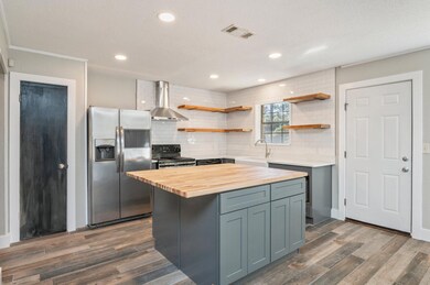 12-web-or-mls-1403 Grandview Dr-08