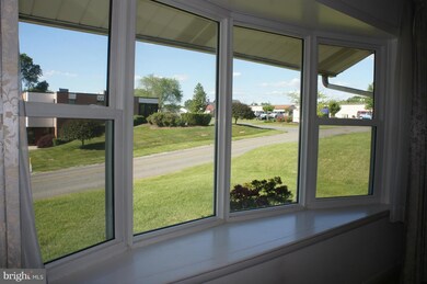 18635 Crestwood Dr, Hagerstown, MD 21742 - photo 2