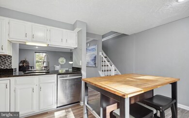 1679 Fieldthorn Dr, Reston, VA 20194 - photo 7