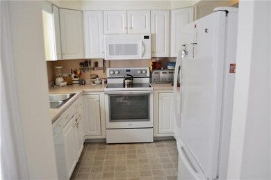 11 Cambridge Ct, Kennebunk, ME 04043 - photo 4