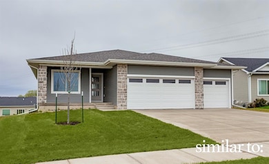 8208 Mahon Ct, Johnston, IA 50131 - photo 2