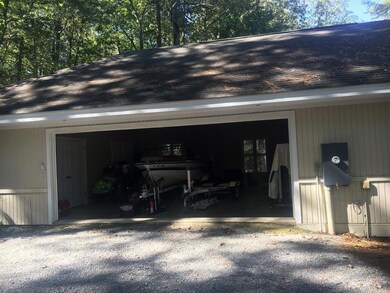 100 Trailing West Deep Garage