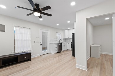 1327 Idylwild St unit B, Houston, TX 77009 - photo 7