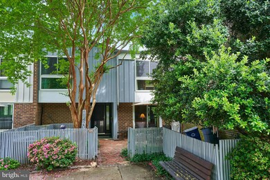 11420 Links Dr, Reston, VA 20190 - photo 2