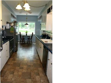 BRIGHT KITCHEN WITH EATING SPACE