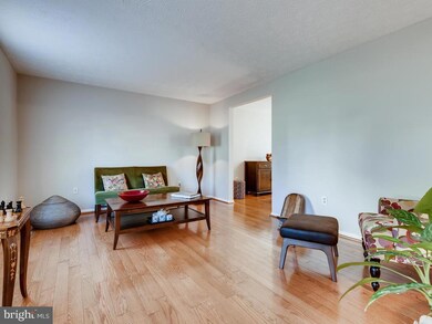 10826 Topbranch Ln, Columbia, MD 21044 - photo 2