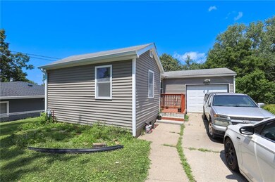 1002 E King Ave, Des Moines, IA 50315 - photo 2