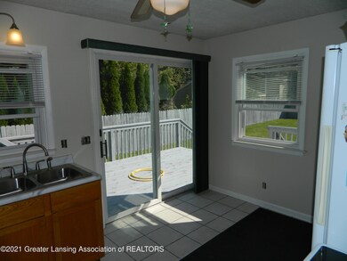 201 Warrington St, Lansing, MI 48911 - photo 7