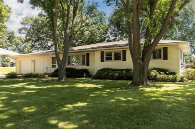 1019 Eastern Dr SE, Cedar Rapids, IA 52403 - photo 2