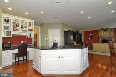 22748 Tucker Ln, Ashburn, VA 20148 - photo 5